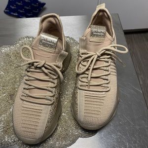Size 9 Steve Madden Maxima, tennis shoe